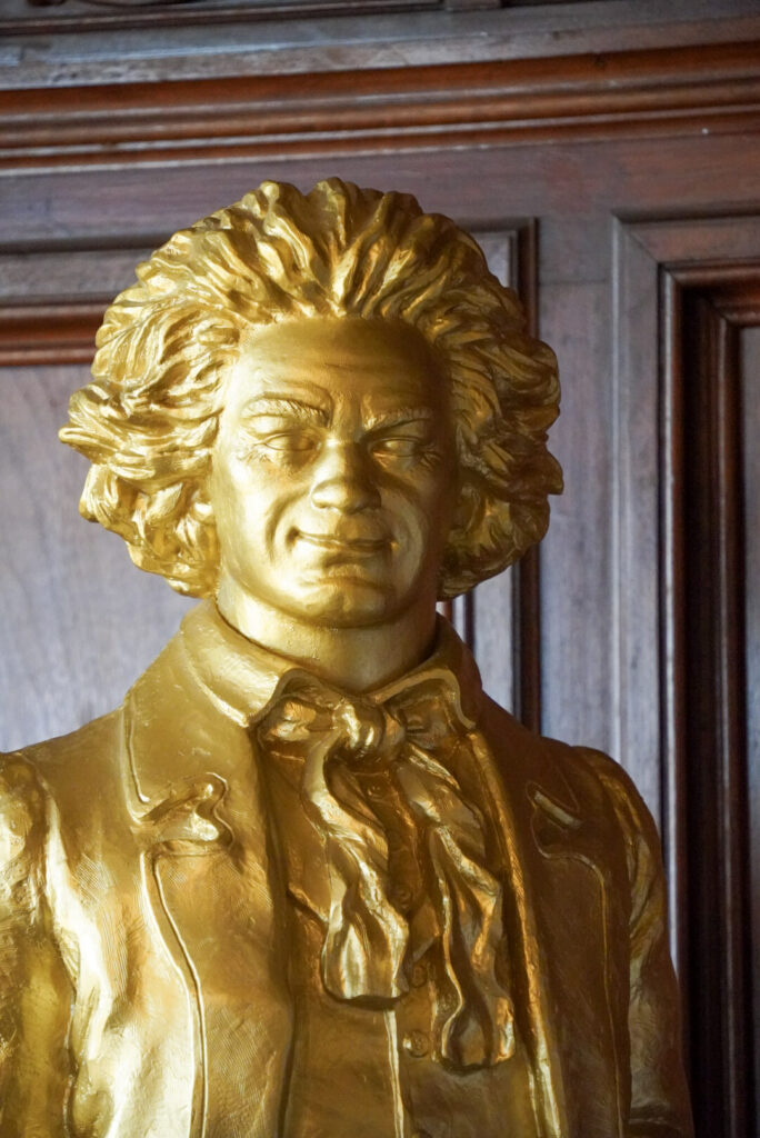 Bootsfahrt und Besuch des Drachenfelsens