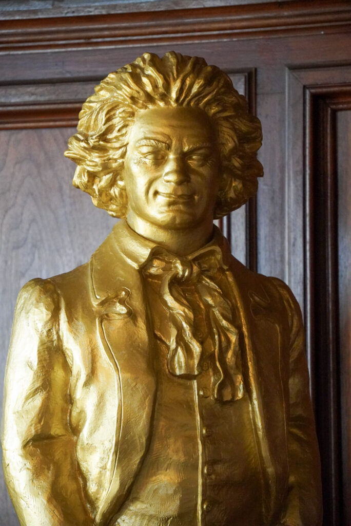 Bootsfahrt und Besuch des Drachenfelsens