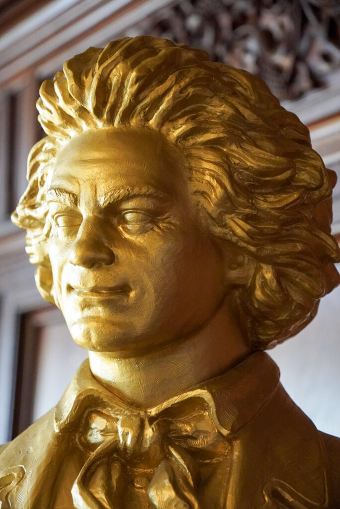 Bootsfahrt und Besuch des Drachenfelsens