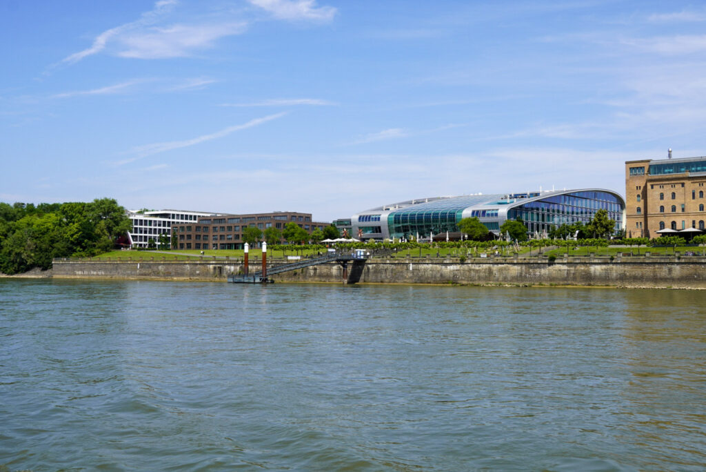 Bootsfahrt und Besuch des Drachenfelsens