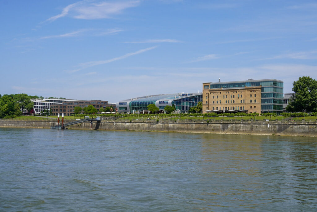 Bootsfahrt und Besuch des Drachenfelsens
