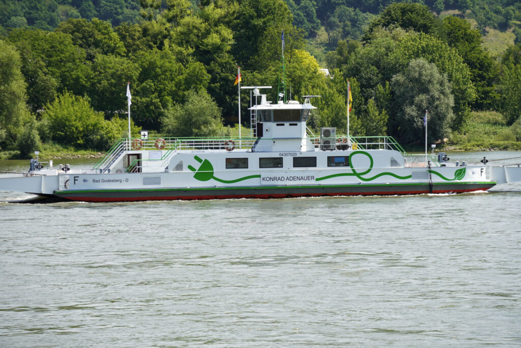 Bootsfahrt und Besuch des Drachenfelsens