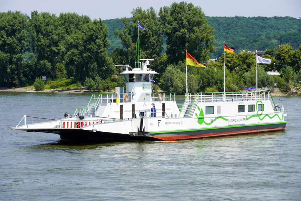 Bootsfahrt und Besuch des Drachenfelsens