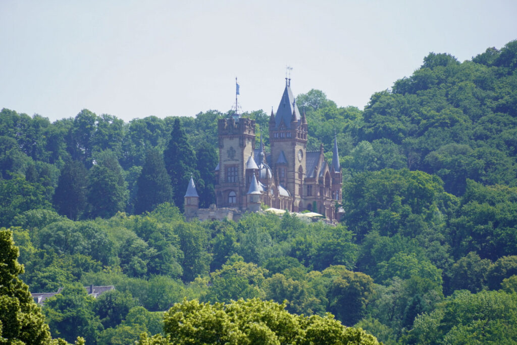 Bootsfahrt und Besuch des Drachenfelsens