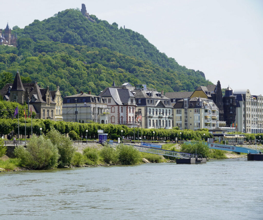 Bootsfahrt und Besuch des Drachenfelsens