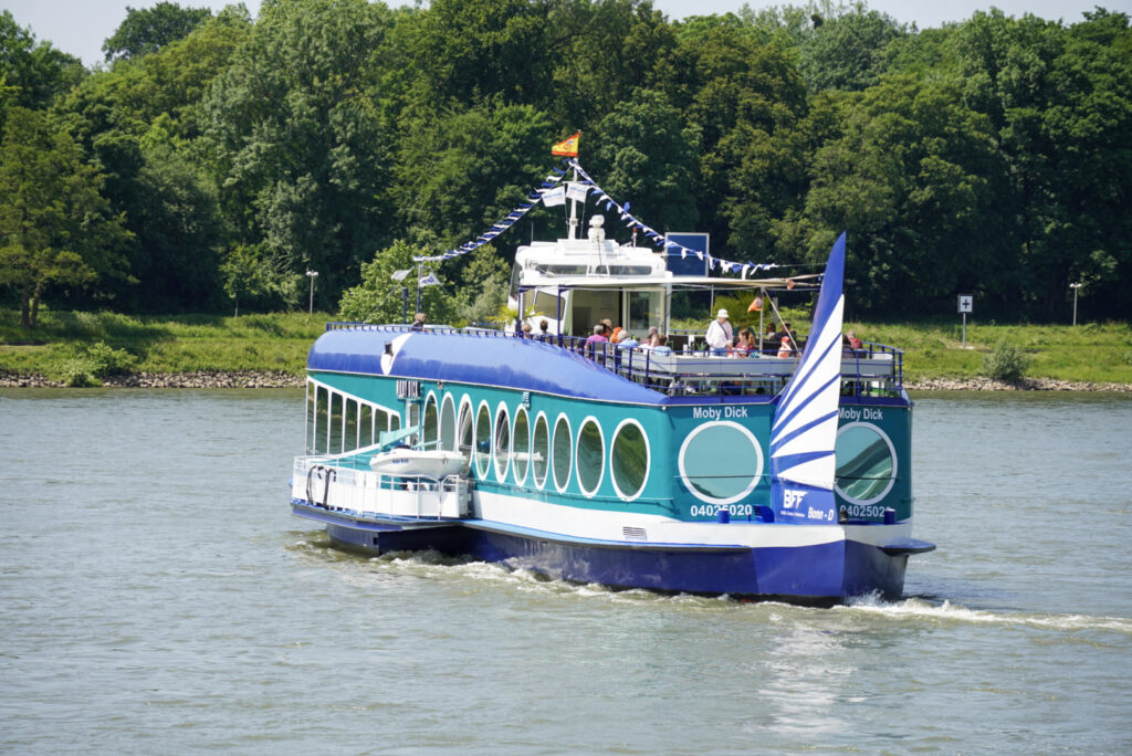 Bootsfahrt und Besuch des Drachenfelsens