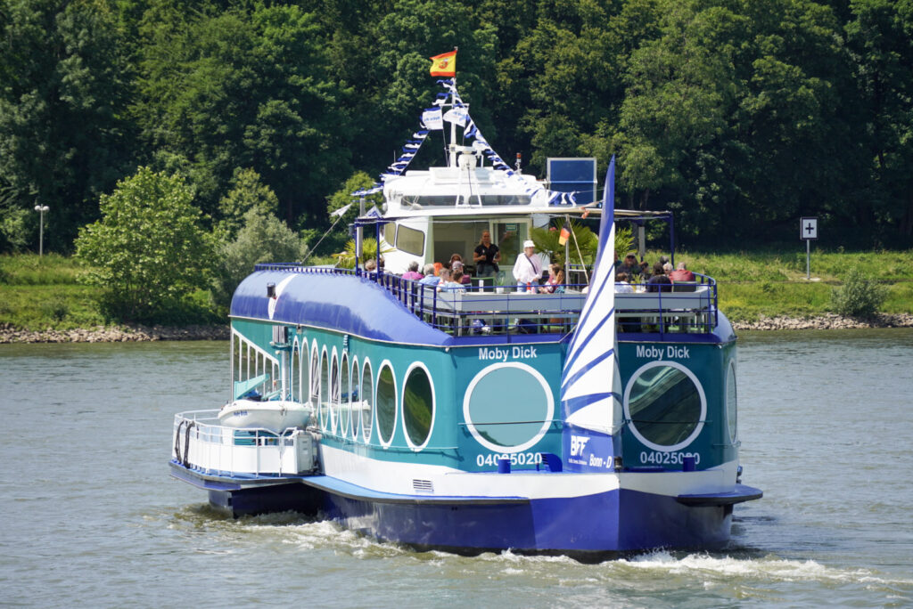 Bootsfahrt und Besuch des Drachenfelsens